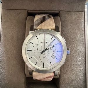 Burberry Men’s BU9357 City Nova Check watch. 42mm